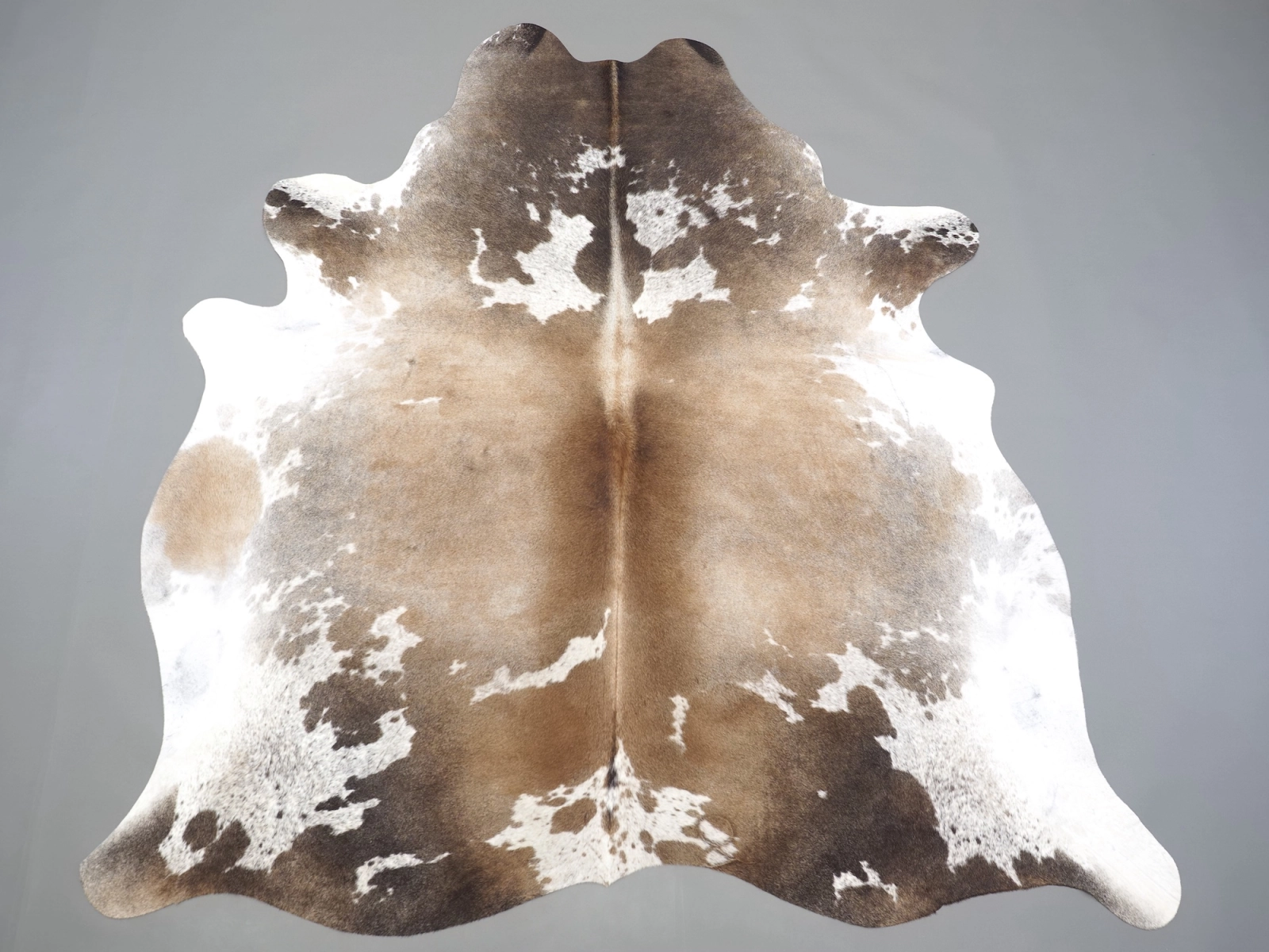 Шкура коровы натуральная серо-бежевая 31370 — Cowhide