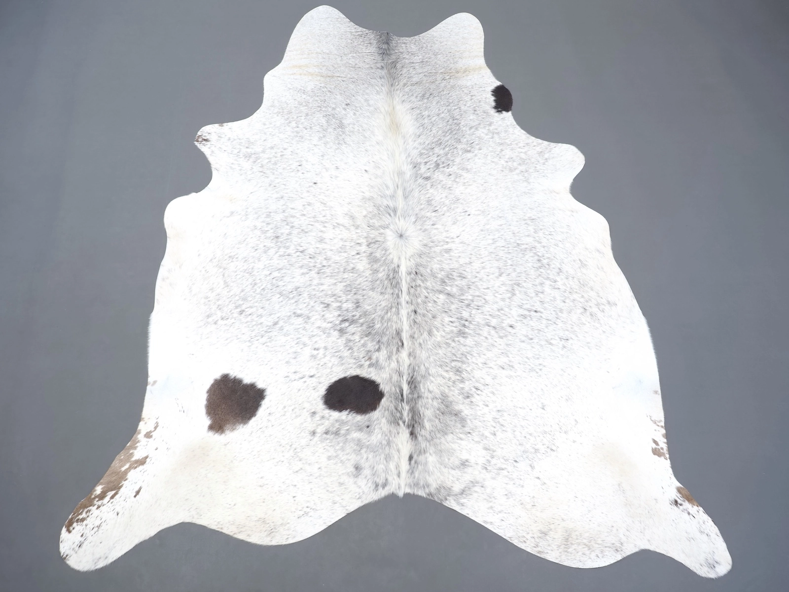 Шкура коровы натуральная – ковер соль и перец 31305 — купить по выгодной цене в интернет-магазине Cowhide