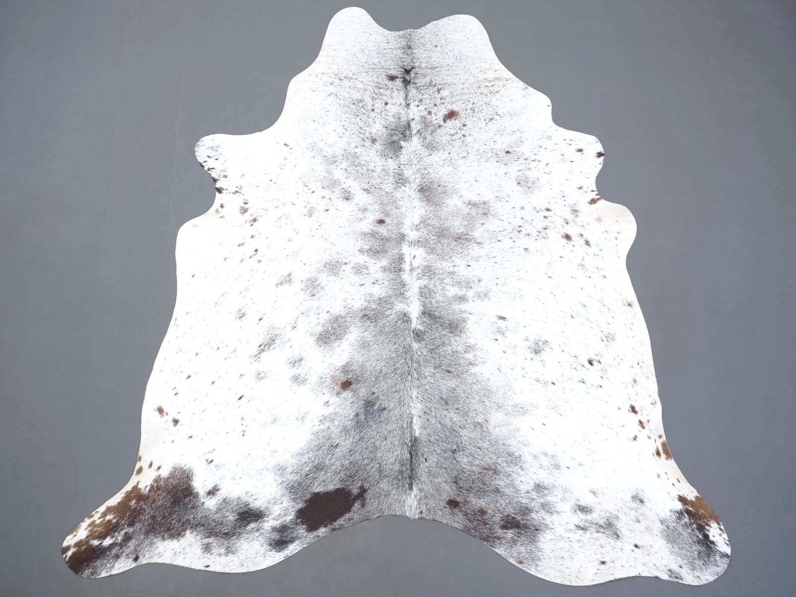 Шкура коровы натуральная – ковер соль и перец 31301 — купить по выгодной цене в интернет-магазине Cowhide