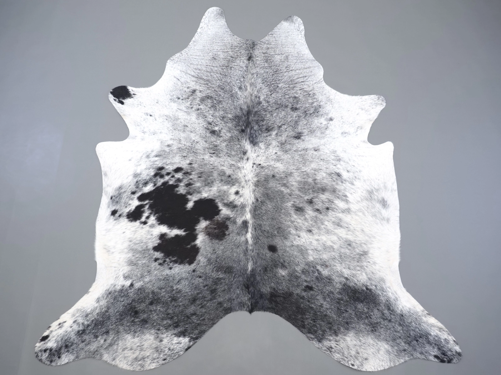 Шкура коровы натуральная – ковер соль и перец 31358 — купить по выгодной цене в интернет-магазине Cowhide