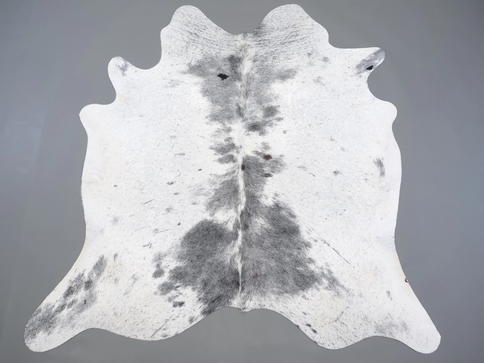 Шкура коровы натуральная – ковер соль и перец 31353 — купить по выгодной цене в интернет-магазине Cowhide