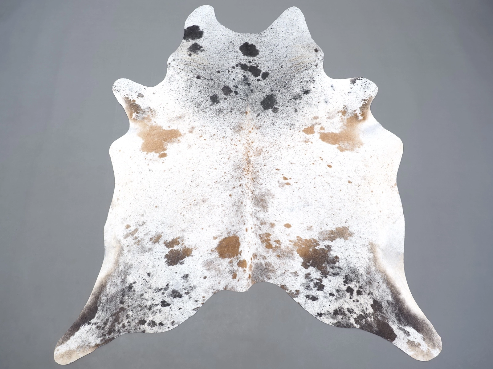 Шкура коровы натуральная – ковер соль и перец 31272 — купить по выгодной цене в интернет-магазине Cowhide