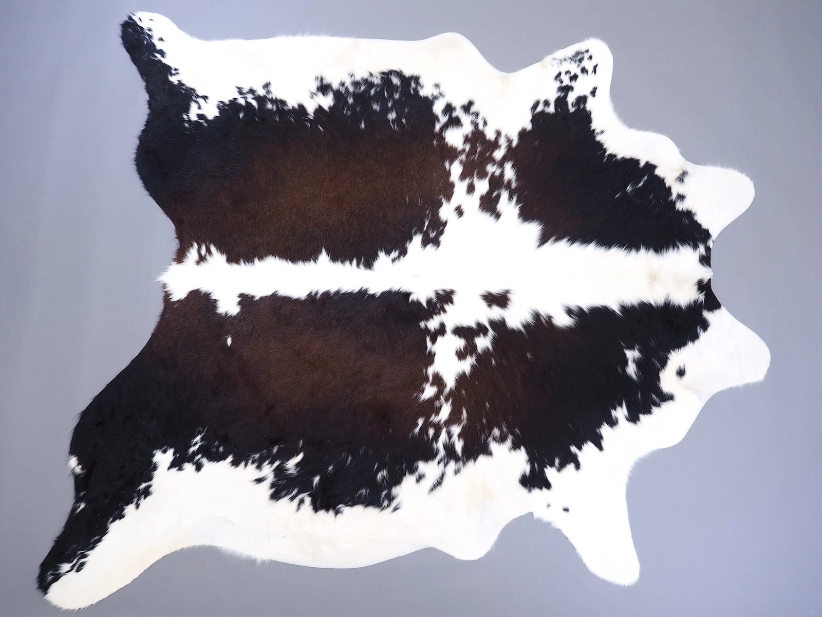 Коровья шкура натуральная черно-белая красноватая 29511 — купить по выгодной цене в интернет-магазине Cowhide