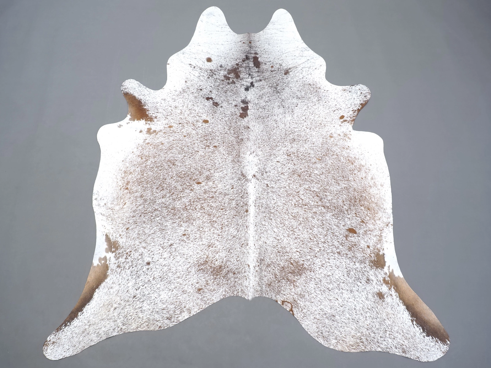 Шкура коровы натуральная – ковер соль и перец 31304 — купить по выгодной цене в интернет-магазине Cowhide