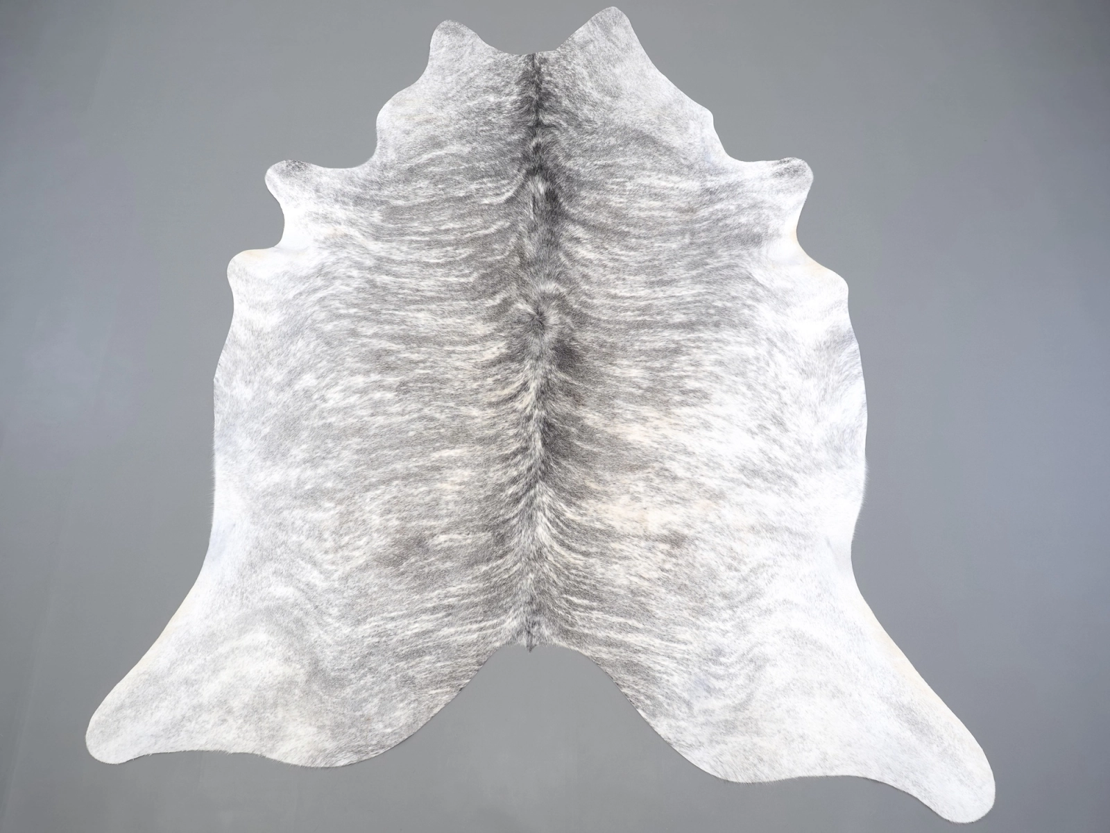 Коровья шкура маленького размера серая 31384 — Cowhide