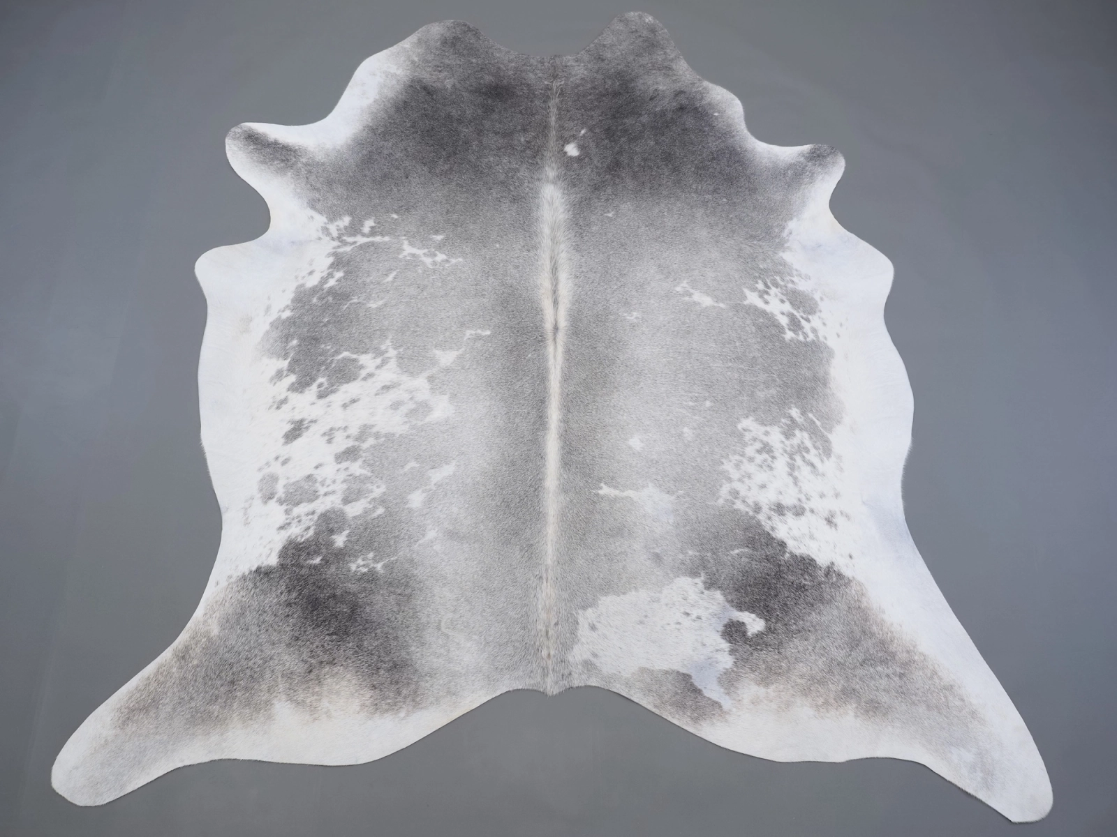 Коровья шкура маленького размера серая 31390 — Cowhide
