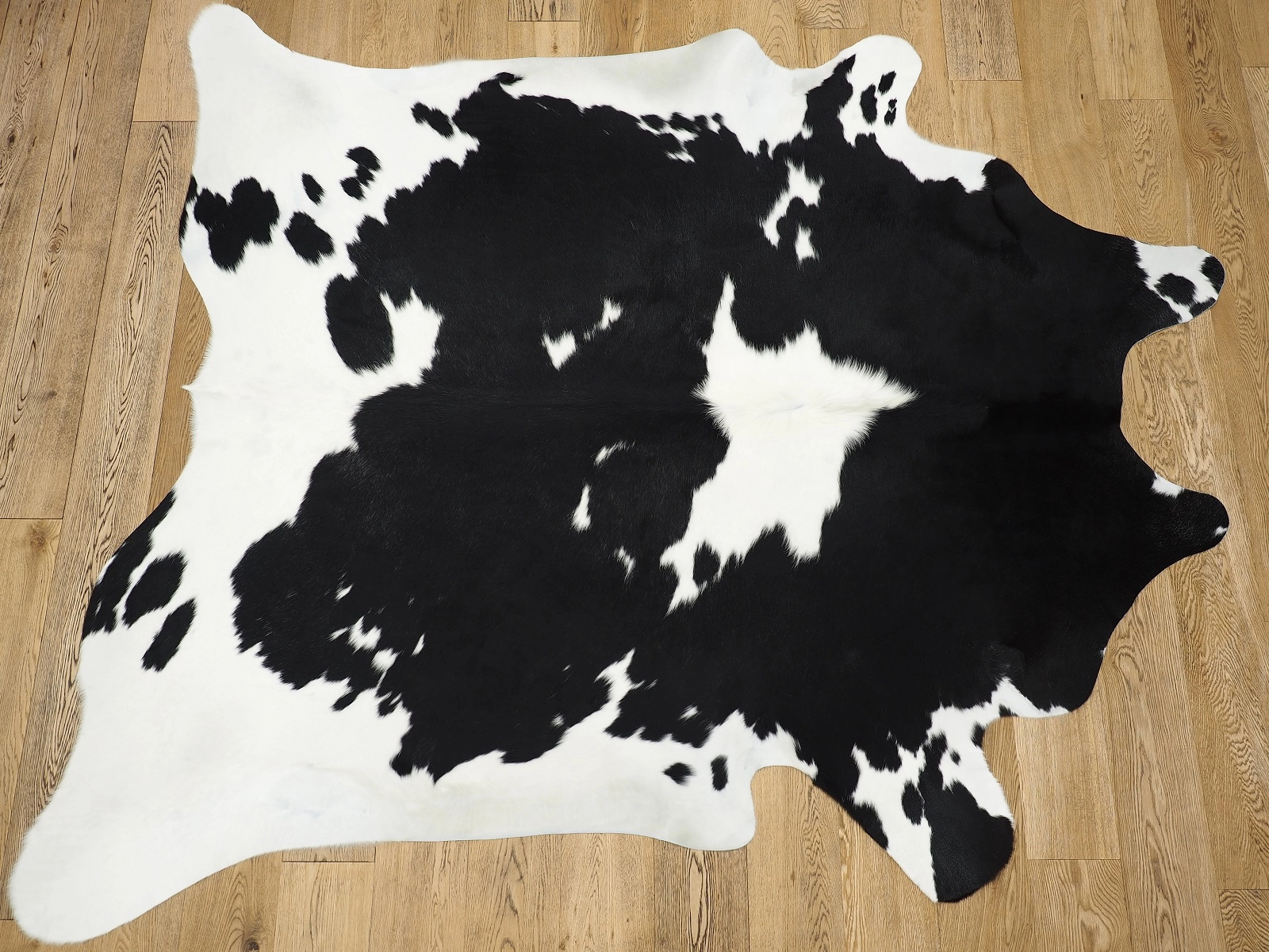 Шкура коровы натуральная черно-белая 26388 — купить по выгодной цене в интернет-магазине Cowhide