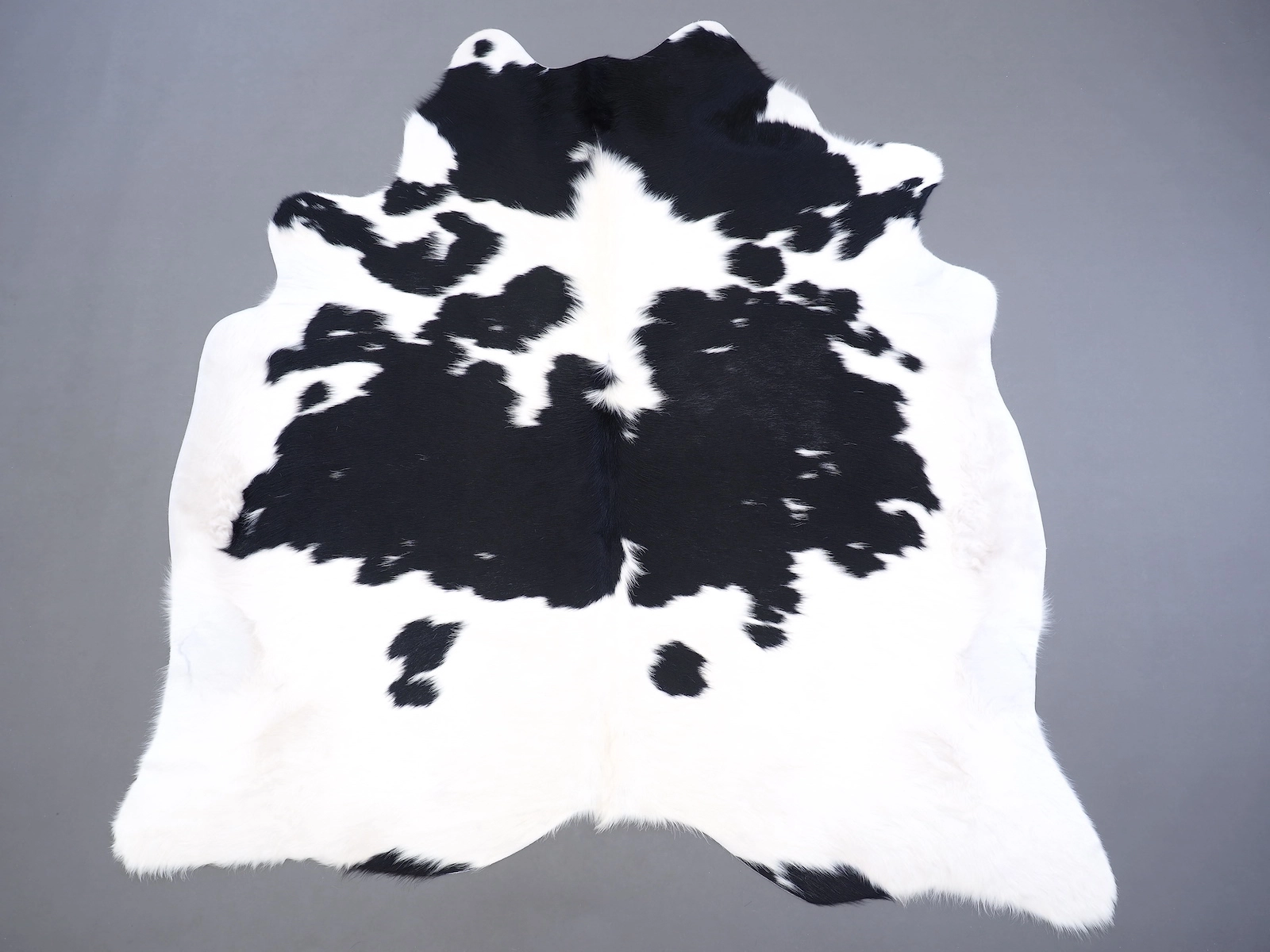 Ковер шкура коровы натуральная черно-белая 30309 — купить по выгодной цене в интернет-магазине Cowhide