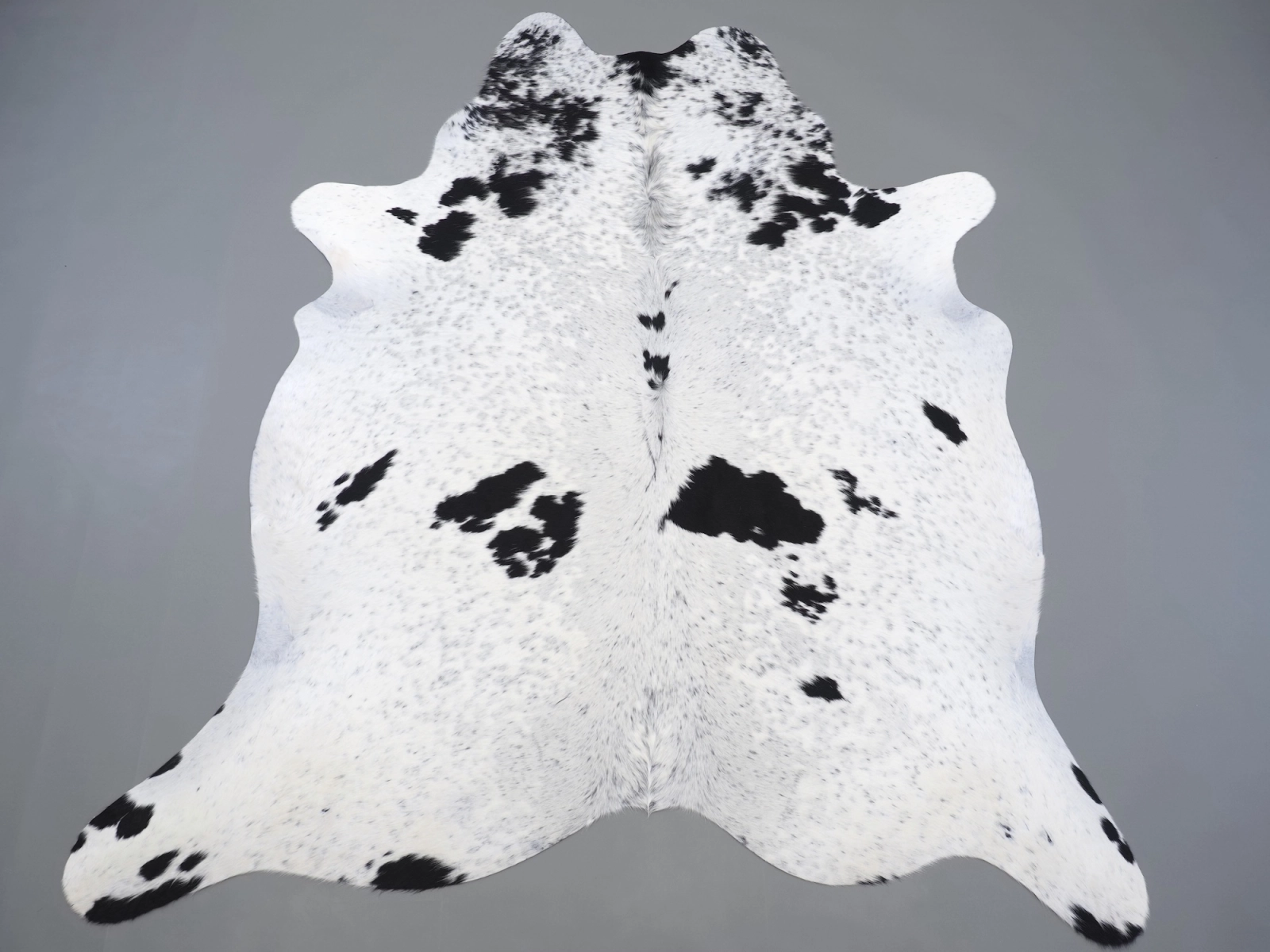 Шкура коровы натуральная – ковер соль и перец 31350 — купить по выгодной цене в интернет-магазине Cowhide