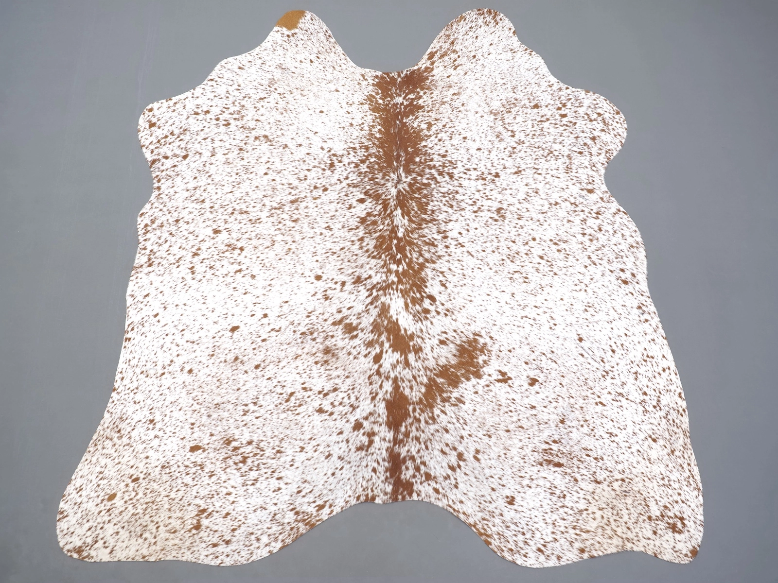 Шкура коровы натуральная – ковер соль и перец 31303 — купить по выгодной цене в интернет-магазине Cowhide