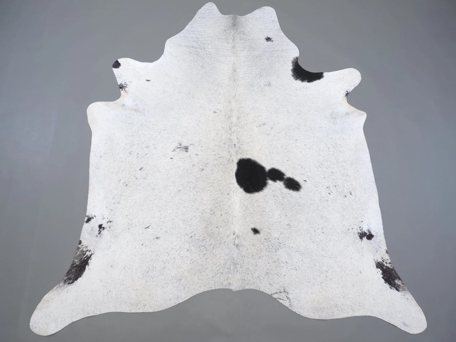 Шкура коровы натуральная – ковер соль и перец 31356 — купить по выгодной цене в интернет-магазине Cowhide