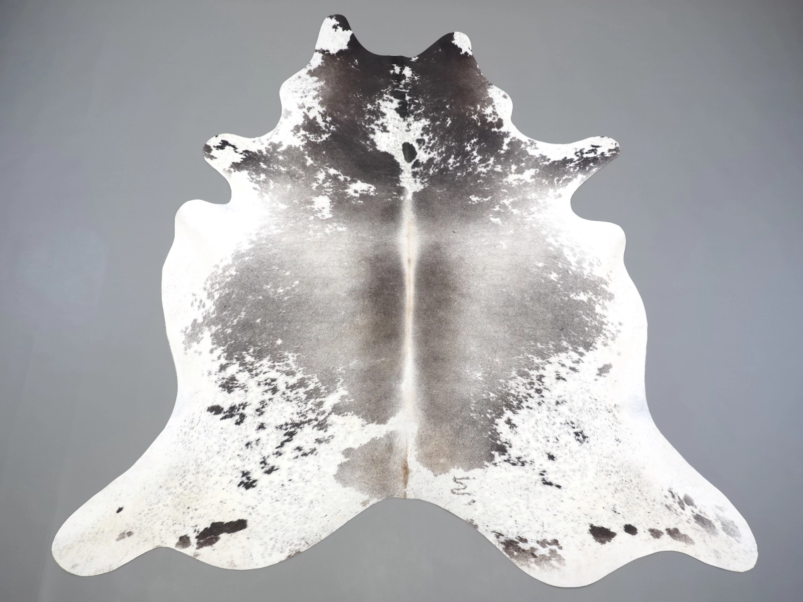 Коровья шкура маленького размера серая 31365 — Cowhide