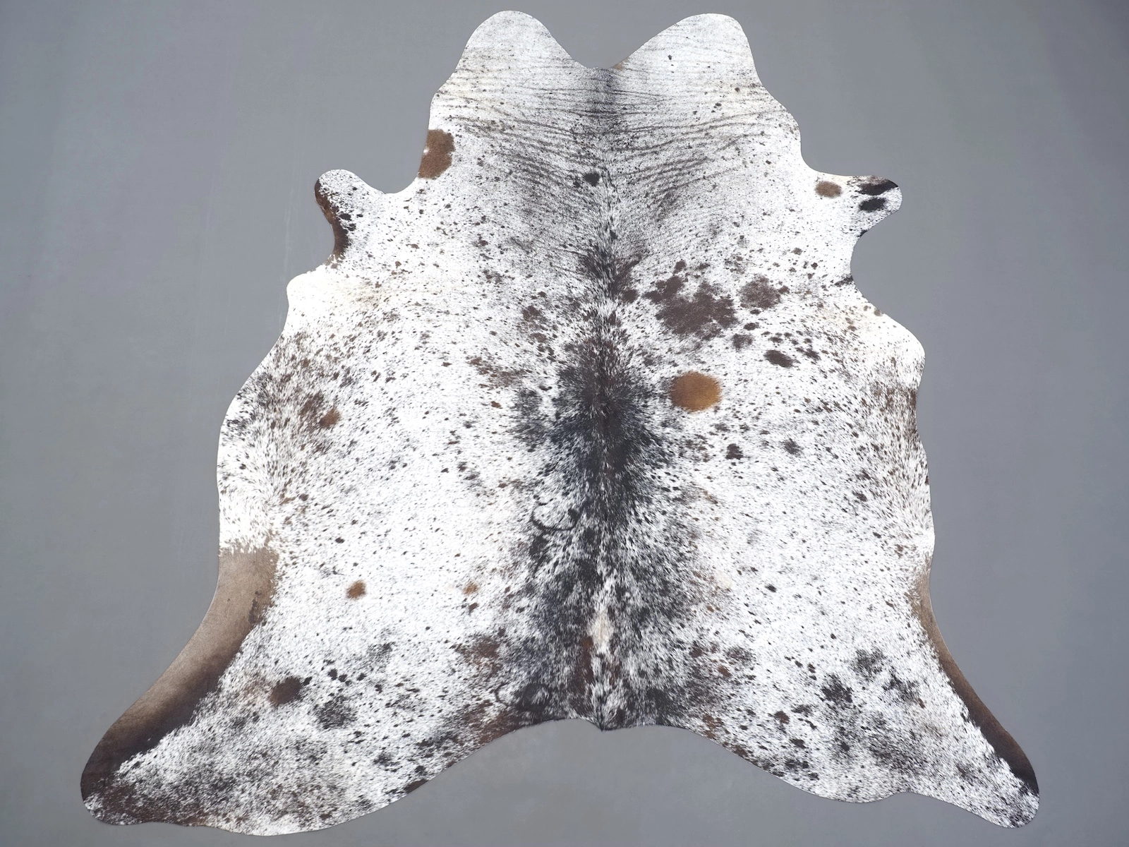 Шкура коровы натуральная – ковер соль и перец 31302 — купить по выгодной цене в интернет-магазине Cowhide