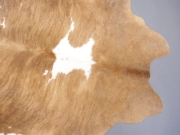 Коровья шкура ковер натуральная бежево-белая арт.: 29371 - T652e73d54464a897524476