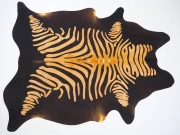 Шкура коровы окрашена оранжевая зебра арт.: 28301 - T653126a76e2e8249937674