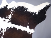 Коровья шкура натуральная черно-белая красноватая арт.: 29511 - T652fb5c49ac6e409172761